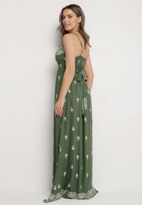 Born2be - Zielona Bawełniana Sukienka Rozkloszowana z Kopertowym Dekoltem i Wiązaniem Revevra. Okazja: na randkę, na co dzień. Typ kołnierza: dekolt kopertowy. Kolor: zielony. Materiał: bawełna. Długość rękawa: na ramiączkach. Typ sukienki: kopertowe. Styl: casual #7