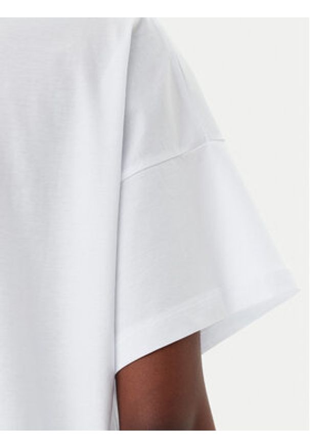 ViCOLO T-Shirt UD0005 Biały Relaxed Fit. Kolor: biały. Materiał: bawełna
