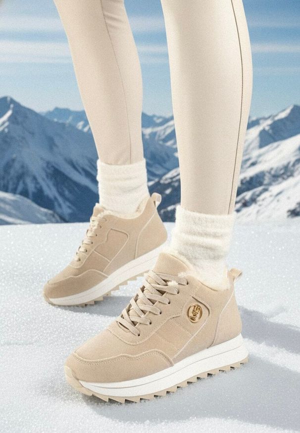 Born2be - Beżowe Sneakersy na Platformie z Futerkiem Egiapia. Okazja: na co dzień. Nosek buta: okrągły. Kolor: beżowy. Materiał: futro. Obcas: na platformie