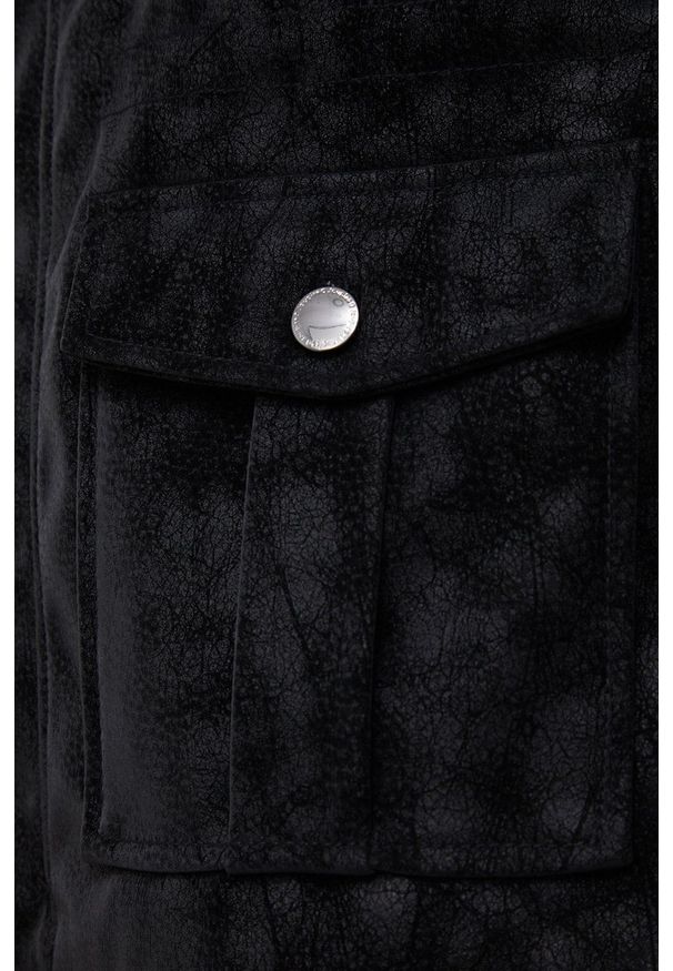 Desigual kurtka damska kolor czarny przejściowa. Okazja: na co dzień. Kolor: czarny. Materiał: włókno. Styl: casual