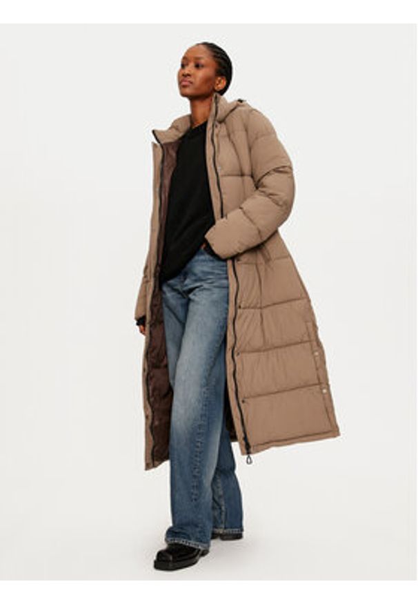 only - ONLY Kurtka zimowa 15287913 Brązowy Regular Fit. Kolor: brązowy. Materiał: syntetyk. Sezon: zima