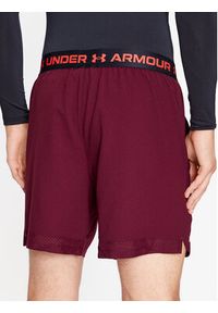 Under Armour Szorty sportowe Ua Vanish Woven 6In Shorts 1373718 Bordowy Fitted Fit. Kolor: czerwony. Materiał: syntetyk. Styl: sportowy