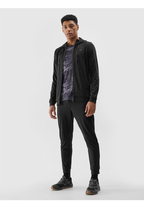 4f - 4F Spodnie treningowe szybkoschnące męskie - czarne L. Kolor: czarny. Materiał: dzianina, skóra, materiał, syntetyk, włókno, elastan. Wzór: jednolity, ze splotem. Sport: fitness