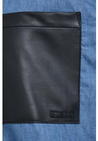 DKNY - Dkny koszula jeansowa damska kolor niebieski relaxed z kołnierzykiem klasycznym. Typ kołnierza: kołnierzyk klasyczny. Kolor: niebieski. Materiał: jeans. Długość: długie. Styl: klasyczny #4