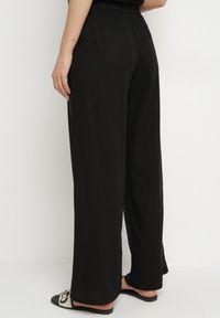 Born2be - Czarne Szerokie Spodnie z Lnem z Gumką w Talii i Kieszeniami Filisela. Okazja: na co dzień, do pracy. Kolor: czarny. Materiał: len. Styl: elegancki, casual