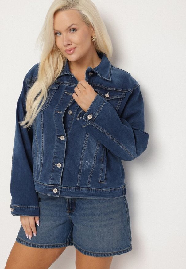 Born2be - Niebieska Jeansowa Kurtka z Bawełną Ozdobiona Przetarciami Ziarina. Okazja: na co dzień. Kolor: niebieski. Materiał: bawełna, jeans. Wzór: aplikacja. Styl: klasyczny, elegancki, casual