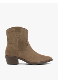 Ryłko - Oliwkowe kowbojki ze skóry welurowej. Wysokość cholewki: za kostkę. Zapięcie: zamek. Kolor: oliwkowy. Materiał: skóra, welur. Szerokość cholewki: normalna. Obcas: na obcasie. Styl: street, klasyczny. Wysokość obcasa: średni #1