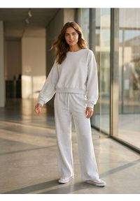 Sinsay - Spodnie dresowe wide leg - Inny. Materiał: dresówka