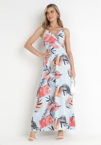 Born2be - Jasnoniebieska Rozkloszowana Sukienka Maxi z Kopertowym Dekoltem Gianina. Typ kołnierza: dekolt kopertowy. Kolor: niebieski. Długość rękawa: na ramiączkach. Wzór: paski. Typ sukienki: kopertowe. Długość: maxi #1