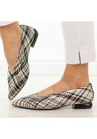 Czarne przewiewne półbuty damskie T.Sokolski 135. Okazja: na co dzień, do pracy. Kolor: czarny. Materiał: tkanina. Sezon: wiosna, lato. Obcas: na obcasie. Styl: casual, elegancki. Wysokość obcasa: niski #1