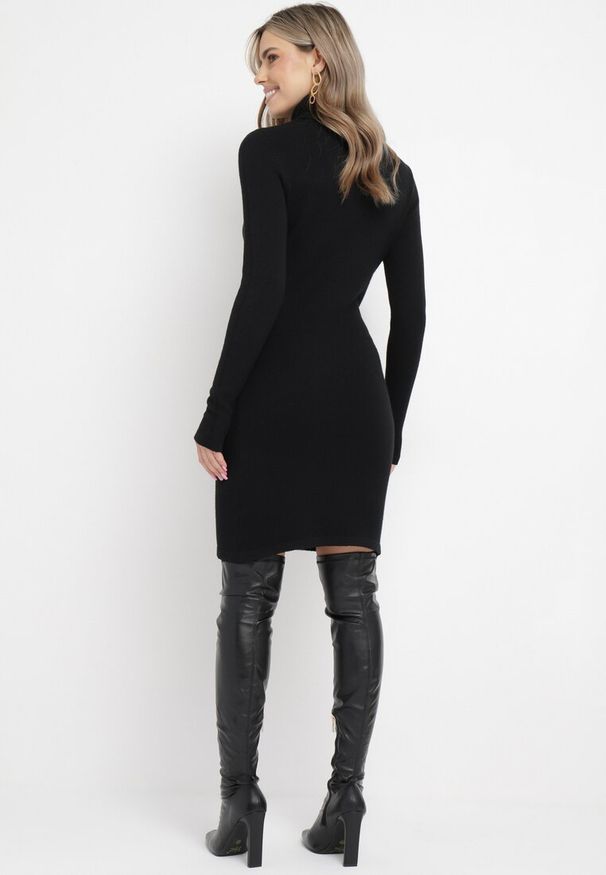 Born2be - Czarna Sukienka Midi z Golfem o Sweterkowym Fasonie Abdone. Typ kołnierza: golf. Kolor: czarny. Długość: midi