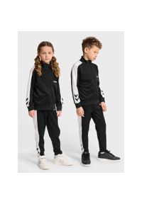 Dziecięcy dres Hummel. Okazja: na uczelnię. Kolor: czarny. Materiał: dresówka. Styl: sportowy #1
