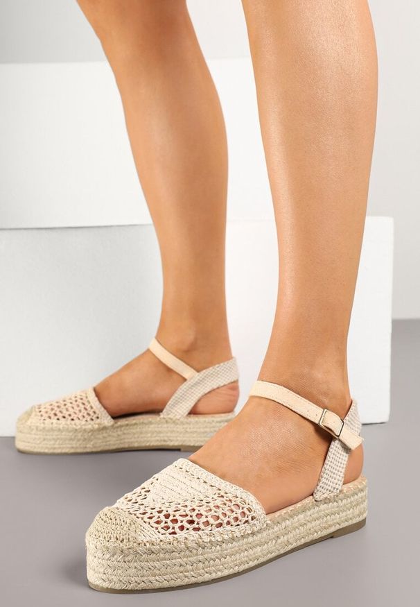 Renee - Beżowe Sandały w Stylu Espadryli z Plecioną Platformą i Cholewką Elisova. Okazja: na plażę, na spacer. Zapięcie: sprzączka. Kolor: beżowy. Sezon: lato. Obcas: na platformie. Styl: klasyczny, elegancki. Wysokość obcasa: średni