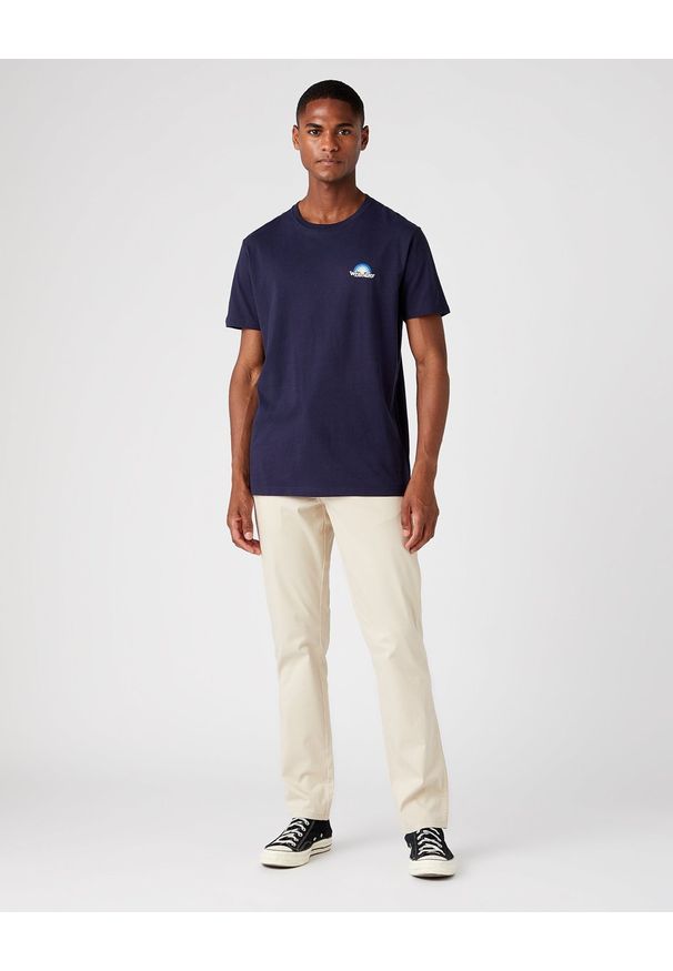 Wrangler - WRANGLER TEXAS SLIM MĘSKIE SPODNIE MATERIAŁOWE PUMICE STONE W12SEAC13 112145791. Materiał: materiał