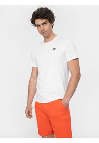 4f - T-shirt regular gładki męski. Kolor: biały. Materiał: bawełna, dzianina. Wzór: gładki #1