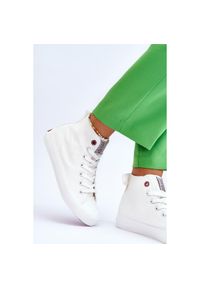 Damskie Klasyczne Wysokie Trampki Cross Jeans LL2R4086C Białe. Zapięcie: sznurówki. Kolor: biały. Materiał: materiał, guma. Szerokość cholewki: normalna. Styl: klasyczny #6