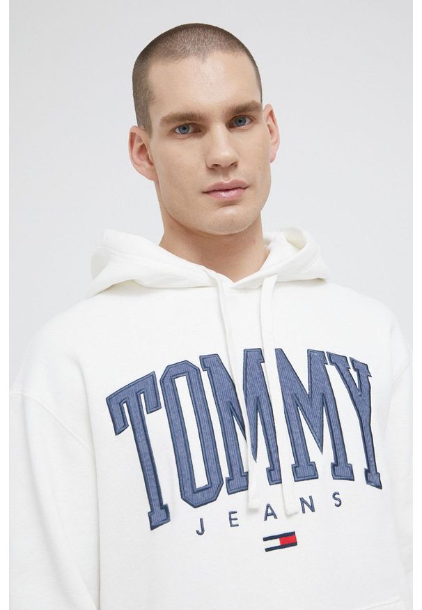Tommy Jeans Bluza męska kolor biały z kapturem z aplikacją. Typ kołnierza: kaptur. Kolor: biały. Materiał: bawełna, dzianina. Wzór: aplikacja