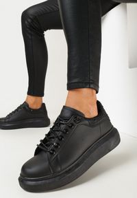Born2be - Czarne Sneakersy Naimasa. Nosek buta: okrągły. Kolor: czarny. Materiał: skóra ekologiczna. Szerokość cholewki: normalna. Wzór: gładki, jednolity