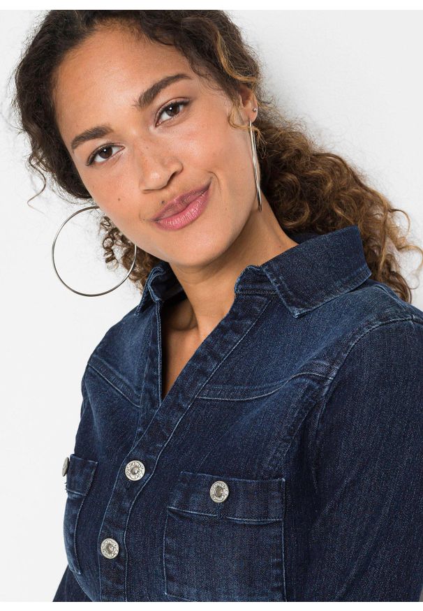 bonprix - Sukienka dżinsowa z paskiem. Kolor: niebieski. Styl: elegancki