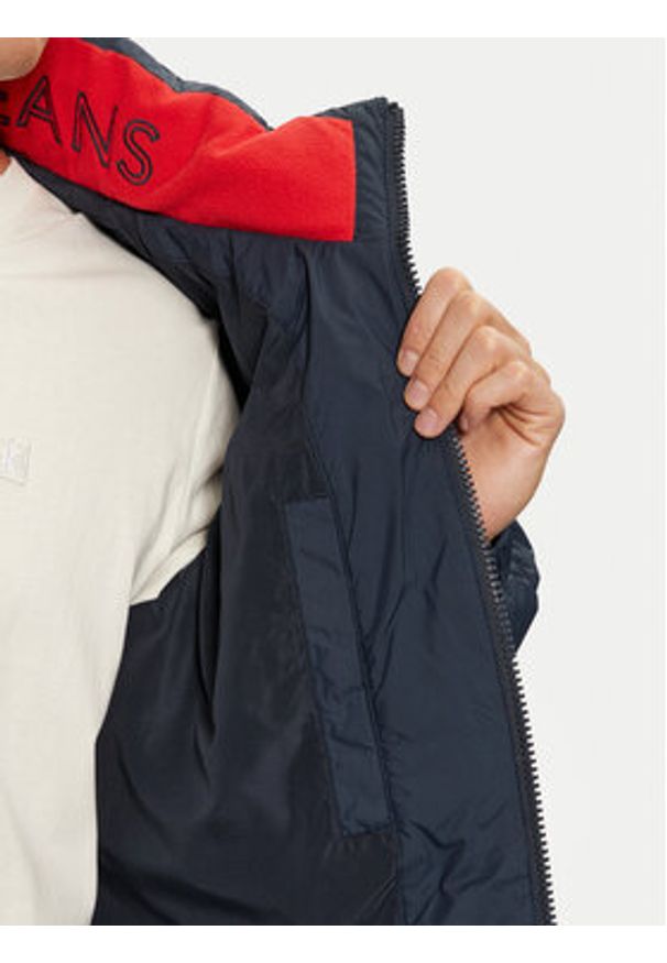 Tommy Jeans Kurtka puchowa Essential DM0DM19786 Granatowy Regular Fit. Kolor: niebieski. Materiał: syntetyk
