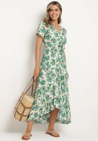 Born2be - Zielona Wiskozowa Sukienka o Rozkloszowanym Kroju z Gumką w Talii i Materiałowym Paskiem Vikletta. Kolor: zielony. Materiał: wiskoza, materiał. Długość rękawa: krótki rękaw. Typ sukienki: rozkloszowane. Styl: elegancki #1