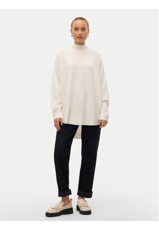Vero Moda Sweter Plaza 10290784 Beżowy Loose Fit. Kolor: beżowy. Materiał: syntetyk