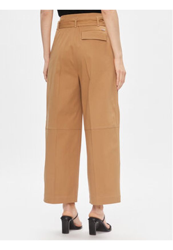 BOSS - Boss Spodnie materiałowe Tenoy 50505609 Beżowy Tapered Fit. Kolor: beżowy. Materiał: bawełna
