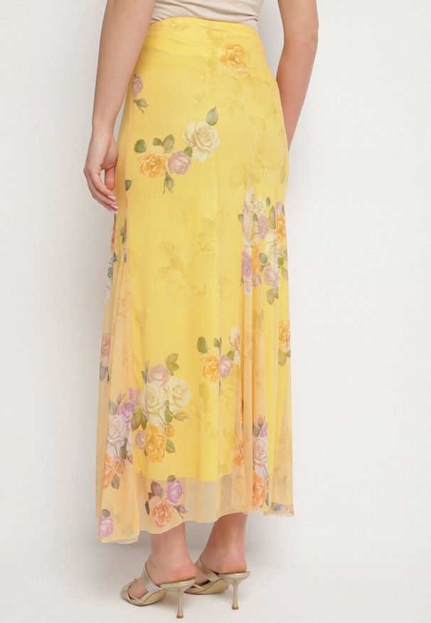 Born2be - Żółta Spódnica Rozkloszowana w Kwiaty Efronira. Okazja: na spotkanie biznesowe, na co dzień, do pracy, na spacer. Kolor: żółty. Długość: długie. Wzór: kwiaty. Styl: biznesowy, klasyczny, casual, elegancki