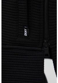 DKNY - Dkny bluza damska kolor czarny z kapturem gładka. Typ kołnierza: kaptur. Kolor: czarny. Materiał: poliester. Wzór: gładki #3