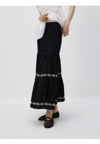 Reserved - Spódnica maxi z ozdobnym haftem - czarny. Kolor: czarny. Materiał: bawełna, tkanina. Wzór: haft