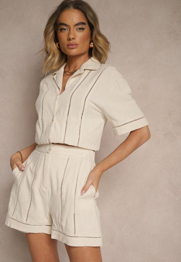 Renee - Beżowe Szorty z Bawełny High Waist Ozdobione Geometrycznym Wzorem Galessira. Okazja: na co dzień, na imprezę. Stan: podwyższony. Kolor: beżowy. Materiał: bawełna. Wzór: geometria, aplikacja. Sezon: lato. Styl: casual, elegancki