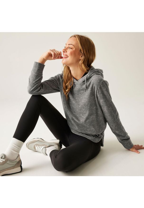 Regatta - Bluza damska z kapturem Mayse. Typ kołnierza: kaptur. Kolor: szary. Materiał: dzianina, bawełna, polar. Wzór: melanż. Sport: turystyka piesza