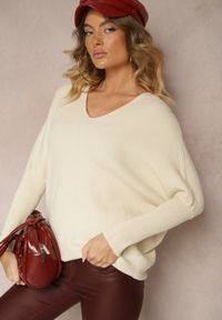 Renee - Jasnobeżowy Sweter z Modalem i Wiskozą Ozdobiony Koronką Zinnorela. Okazja: na spotkanie biznesowe, do pracy. Kolor: beżowy. Materiał: koronka, wiskoza. Wzór: aplikacja, koronka. Styl: biznesowy, elegancki #5