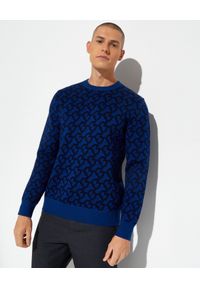 Burberry - BURBERRY - Niebieski sweter z monogramem. Kolor: niebieski. Materiał: wełna. Długość rękawa: długi rękaw. Długość: długie