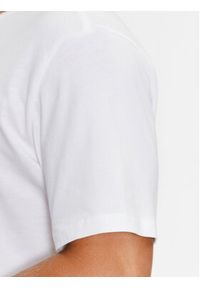 Converse T-Shirt Chuck Retro Collegiate Ss Tee 10025275-A02 Biały Regular Fit. Kolor: biały. Materiał: bawełna. Styl: retro #5