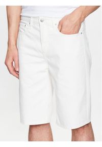 Calvin Klein Jeans Szorty jeansowe J30J322776 Biały Relaxed Fit. Kolor: biały. Materiał: bawełna