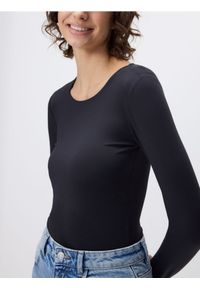 Reserved - Gładkie body z długimi rękawami - czarny. Kolor: czarny. Materiał: dzianina. Długość rękawa: długi rękaw. Długość: długie. Wzór: gładki #1