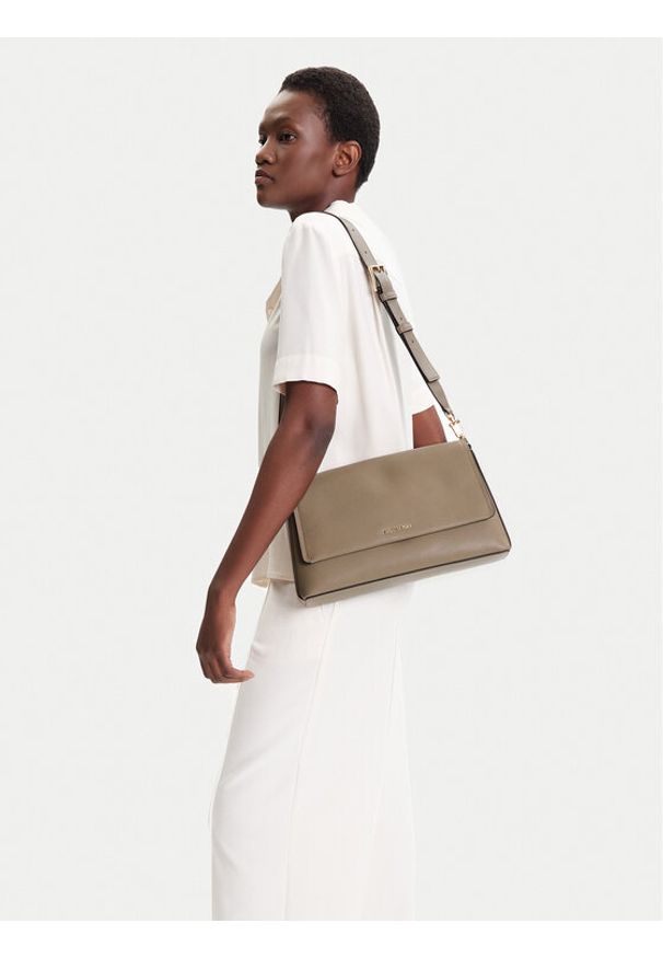 MICHAEL Michael Kors Torebka Nessa 30T5G8ZM3L Beżowy. Kolor: beżowy. Materiał: skórzane