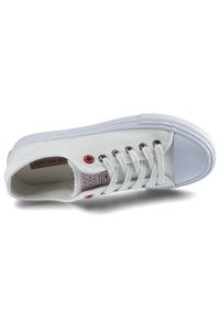 Białe Trampki Cross Jeans Damskie Stylowe Buty. Okazja: na co dzień. Kolor: biały. Materiał: guma, materiał. Szerokość cholewki: normalna. Sezon: lato. Styl: elegancki