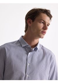 Reserved - Wzorzysta koszula slim fit - niebieski. Kolor: niebieski. Materiał: tkanina, bawełna #1