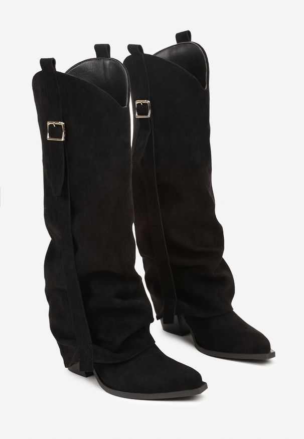 Born2be - Czarne Kozaki Kowbojki na Stożkowym Obcasie z Wywiniętą Cholewką i Klamrą Naletea. Zapięcie: klamry. Kolor: czarny. Szerokość cholewki: normalna. Obcas: na obcasie. Wysokość obcasa: średni