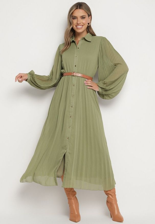 Born2be - Zielona Plisowana Sukienka o Koszulowym Kroju z Dodatkowym Paskiem Mialessa. Okazja: na co dzień. Kolor: zielony. Materiał: materiał. Typ sukienki: koszulowe. Styl: casual, elegancki, klasyczny
