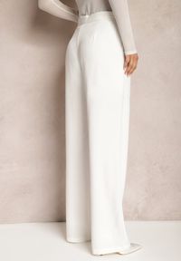 Renee - Białe Szerokie Spodnie z Zapięciem na Haczyk Brutris. Kolor: biały. Styl: elegancki