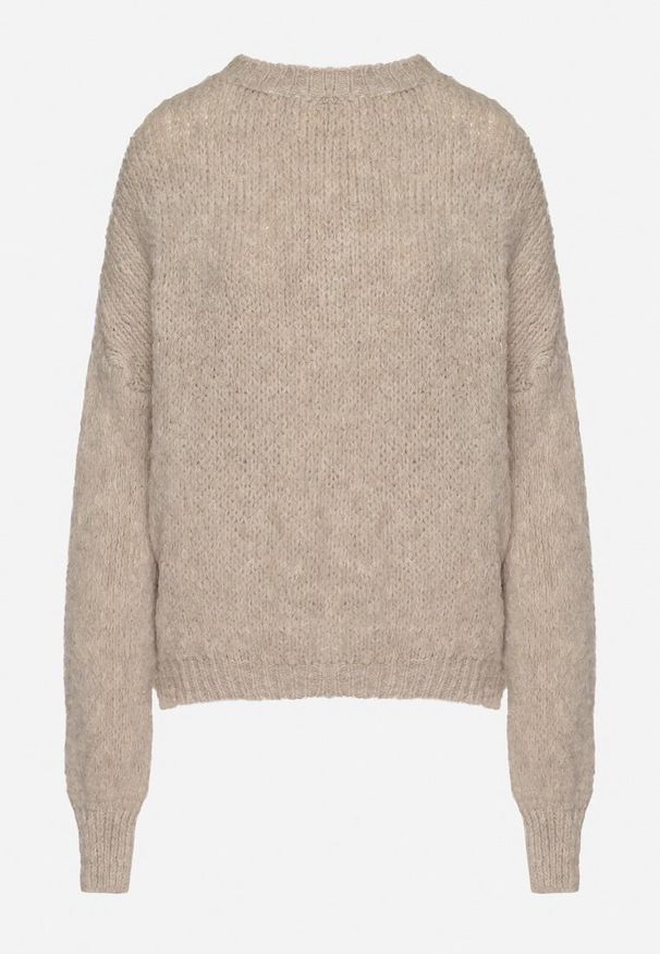 Born2be - Beżowy Sweter o Klasycznym Prostym Kroju z Domieszką Wełny i Wiskozy Sezisya. Okazja: na co dzień. Kolor: beżowy. Materiał: wełna, wiskoza. Długość rękawa: długi rękaw. Długość: długie. Wzór: aplikacja. Sezon: jesień, zima. Styl: klasyczny
