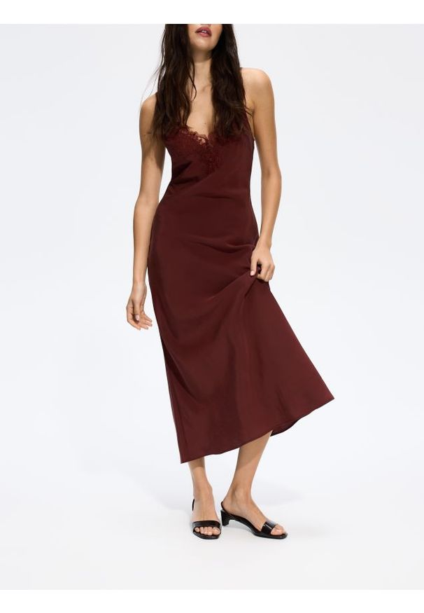 Reserved - Sukienka z ozdobną koronką - mahoniowy. Kolor: brązowy. Materiał: koronka. Wzór: koronka. Typ sukienki: proste