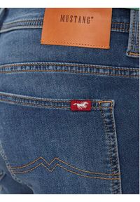 Mustang Szorty jeansowe Chicago 1014892 Granatowy Regular Fit. Kolor: niebieski. Materiał: bawełna