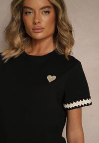 Renee - Czarny Bawełniany T-shirt z Sercem Firile. Okazja: na co dzień. Kolor: czarny. Materiał: bawełna. Styl: klasyczny, casual #3