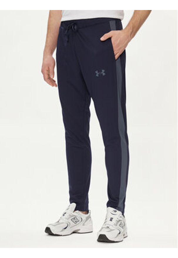 Under Armour Dres Ua Knit Track Suit 1357139-410 Granatowy Fitted Fit. Kolor: niebieski. Materiał: syntetyk