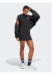 Adidas - adidas Sukienka codzienna Essentials 3-Stripes Tee Dress IC8785 Czarny Fitted Fit. Okazja: na co dzień. Kolor: czarny. Materiał: bawełna. Typ sukienki: proste. Styl: casual #3