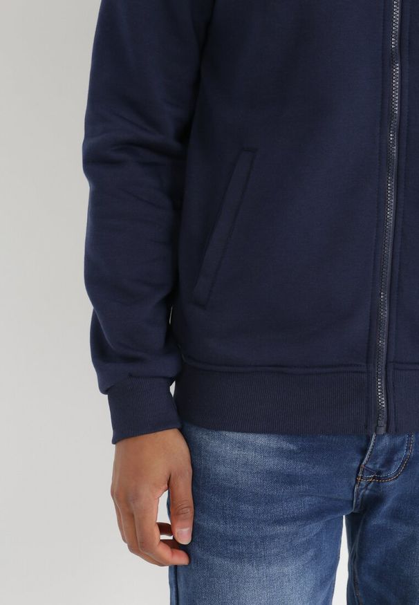 Born2be - Granatowa Bluza Klymaera. Okazja: na co dzień. Typ kołnierza: kaptur. Kolor: niebieski. Materiał: polar, jeans, materiał. Długość rękawa: długi rękaw. Długość: długie. Styl: casual